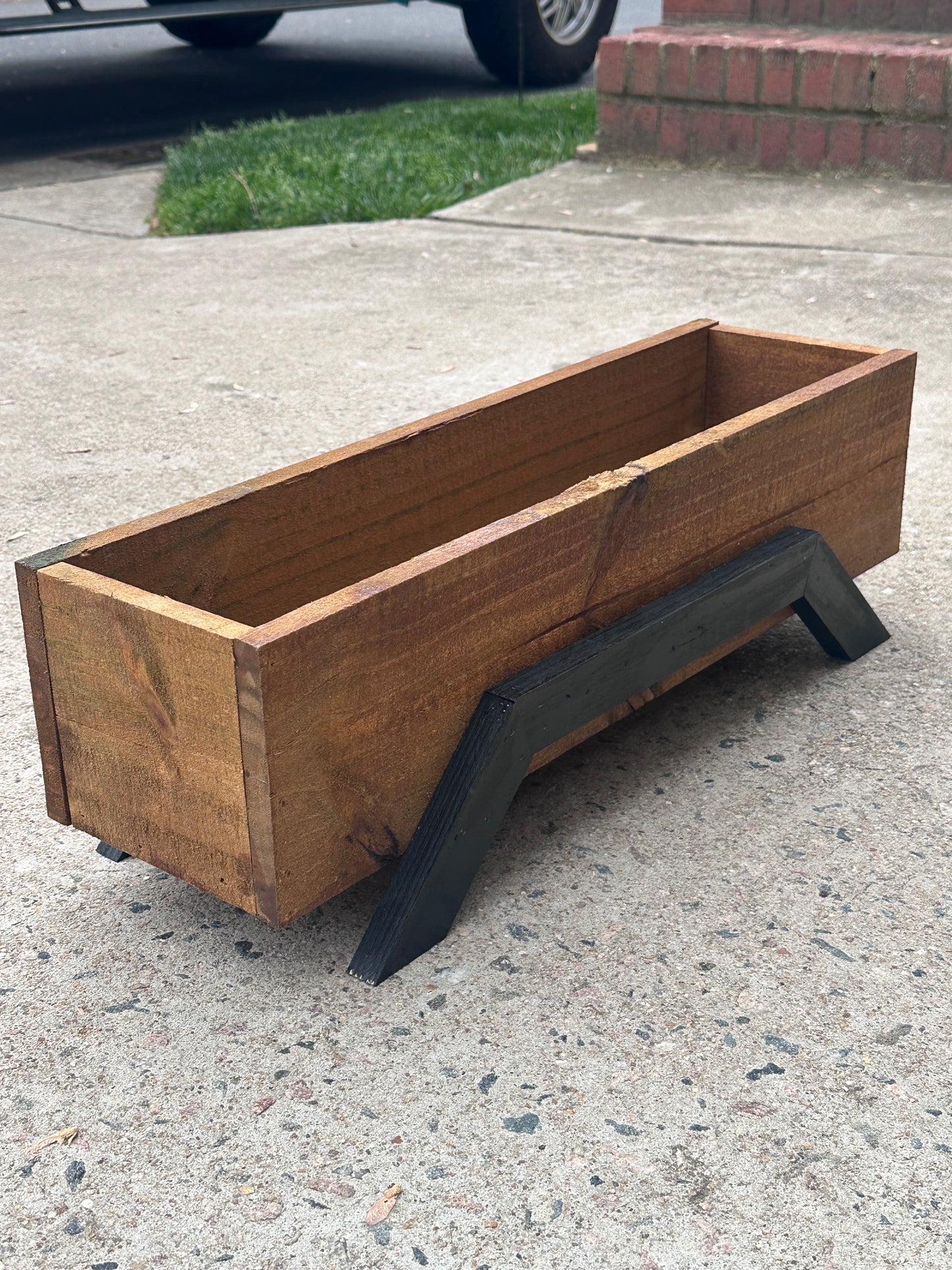 Pine Window Planter with Stand – Stained and Painted